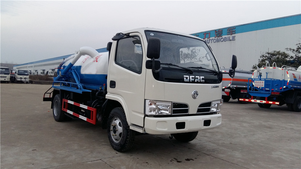 東風多利卡藍牌吸污車