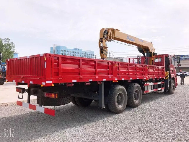 陜汽德龍后八輪12噸徐工隨車(chē)吊配置及參數(shù)