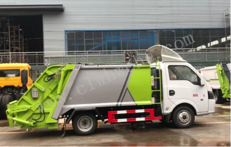東風途逸4方壓縮式垃圾車