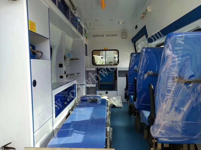 福特348長軸福星頂監(jiān)護型救護車