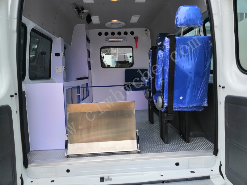福特V348短軸中頂轉運型救護車